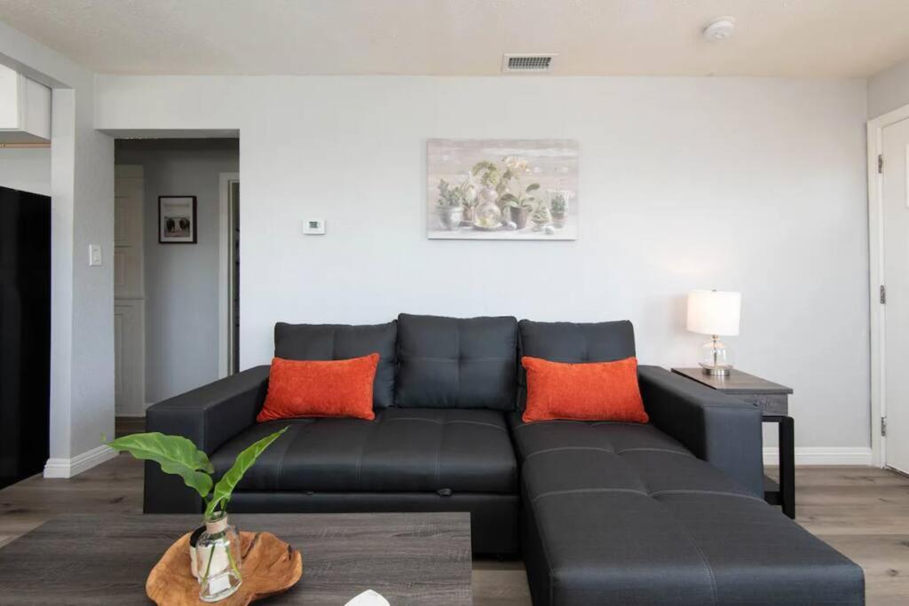 Apartamento Chic Getaway Cozy Comfortable And Convenient With Two Bedrooms *
